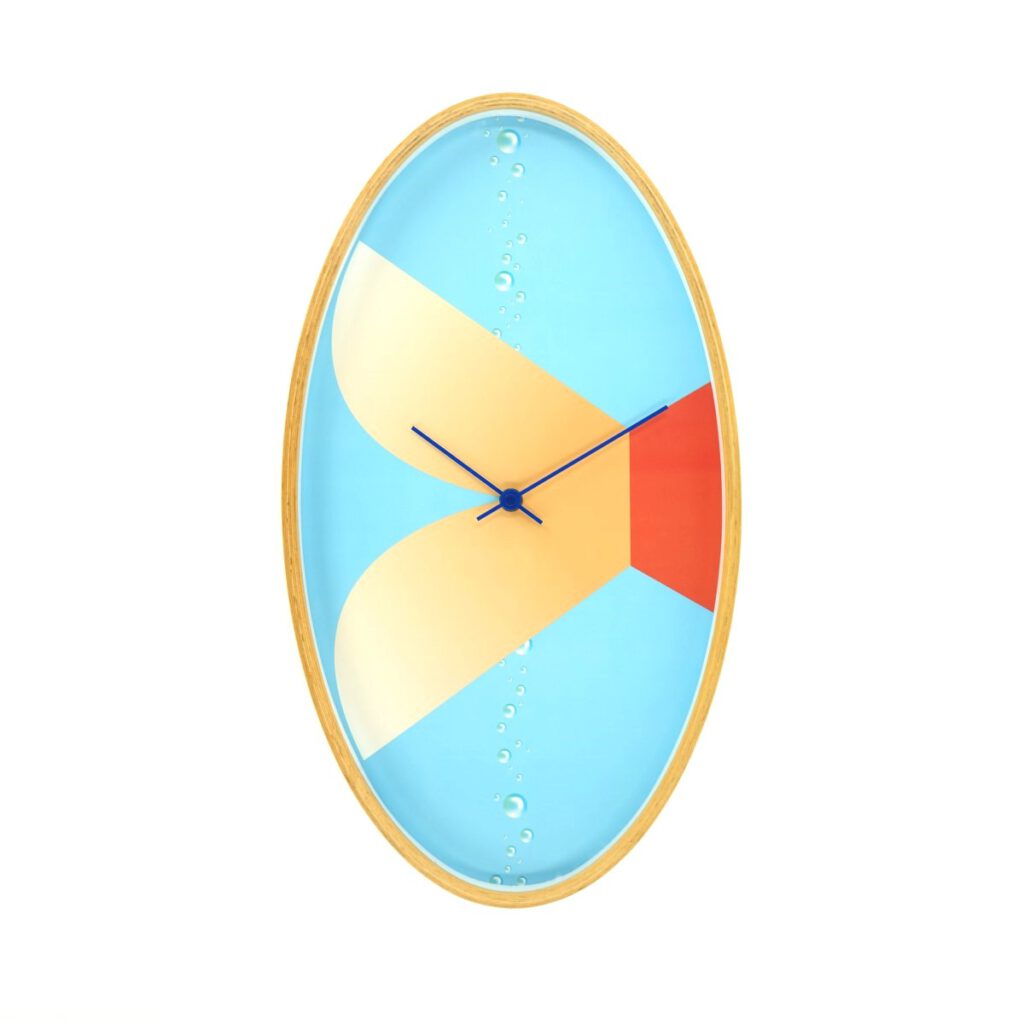 流金幾何時鐘，藍金色構成如魚尾流動的藝術掛鐘 Oval geometric clock with golden and blue surfaces inspired by flowing motion