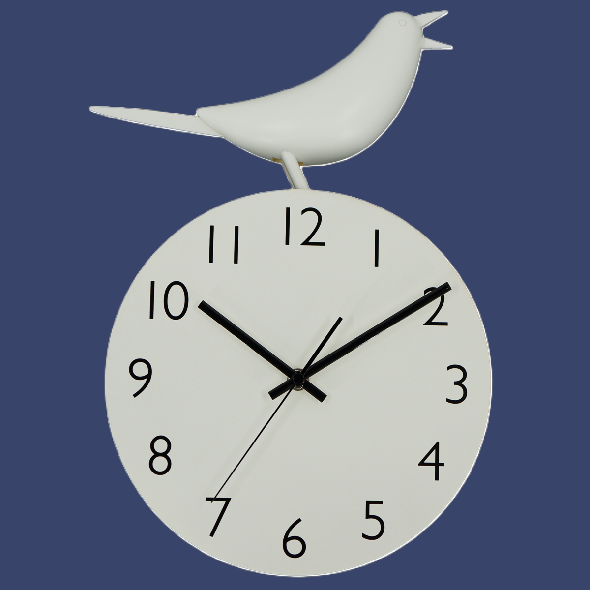 張著大嘴的白色報喜鳥時鐘藍色背景 White Joyful bird clock on blue background